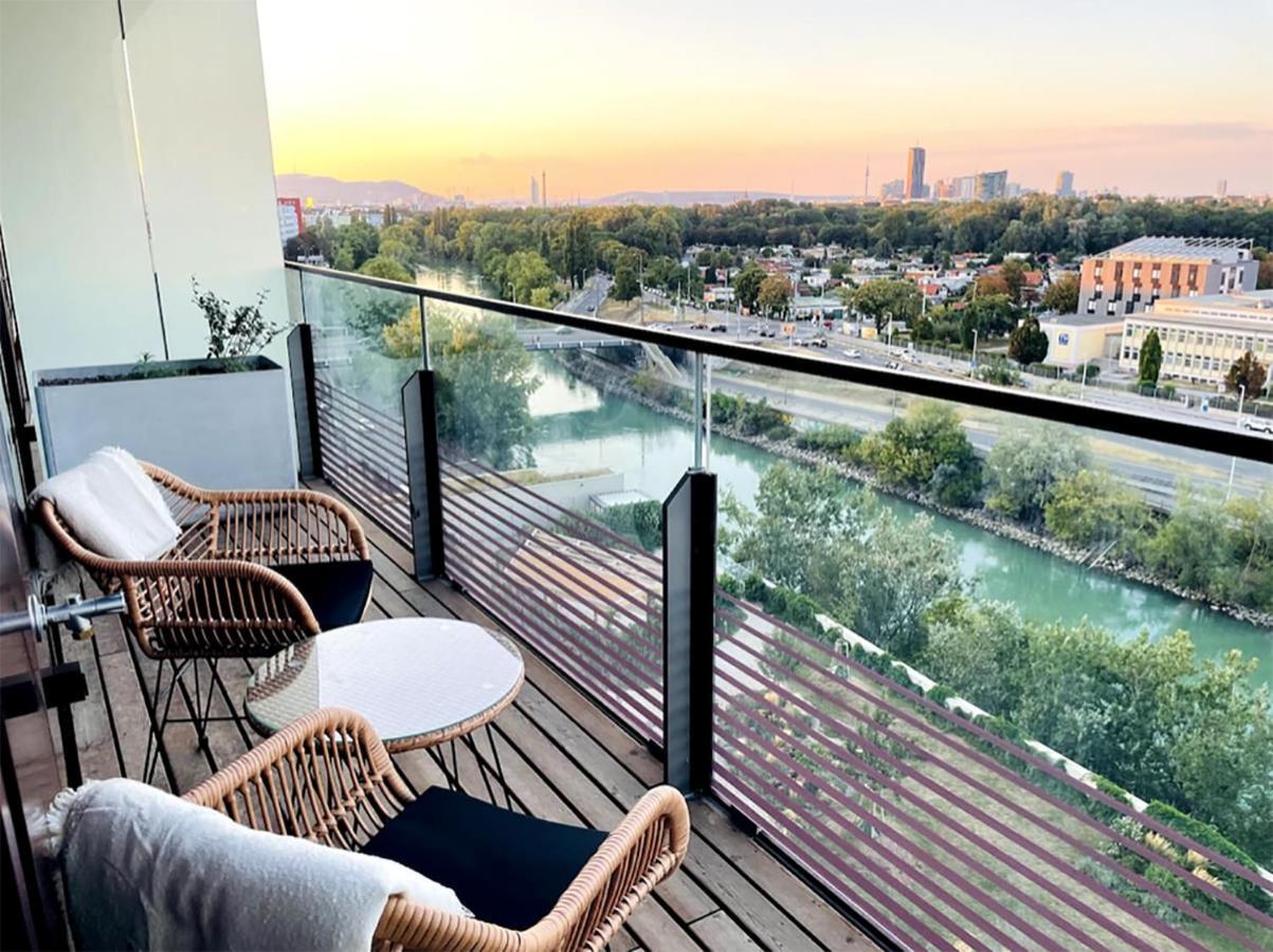 Sunrise Above Sky With Rooftop Pool Vienna Exterior photo